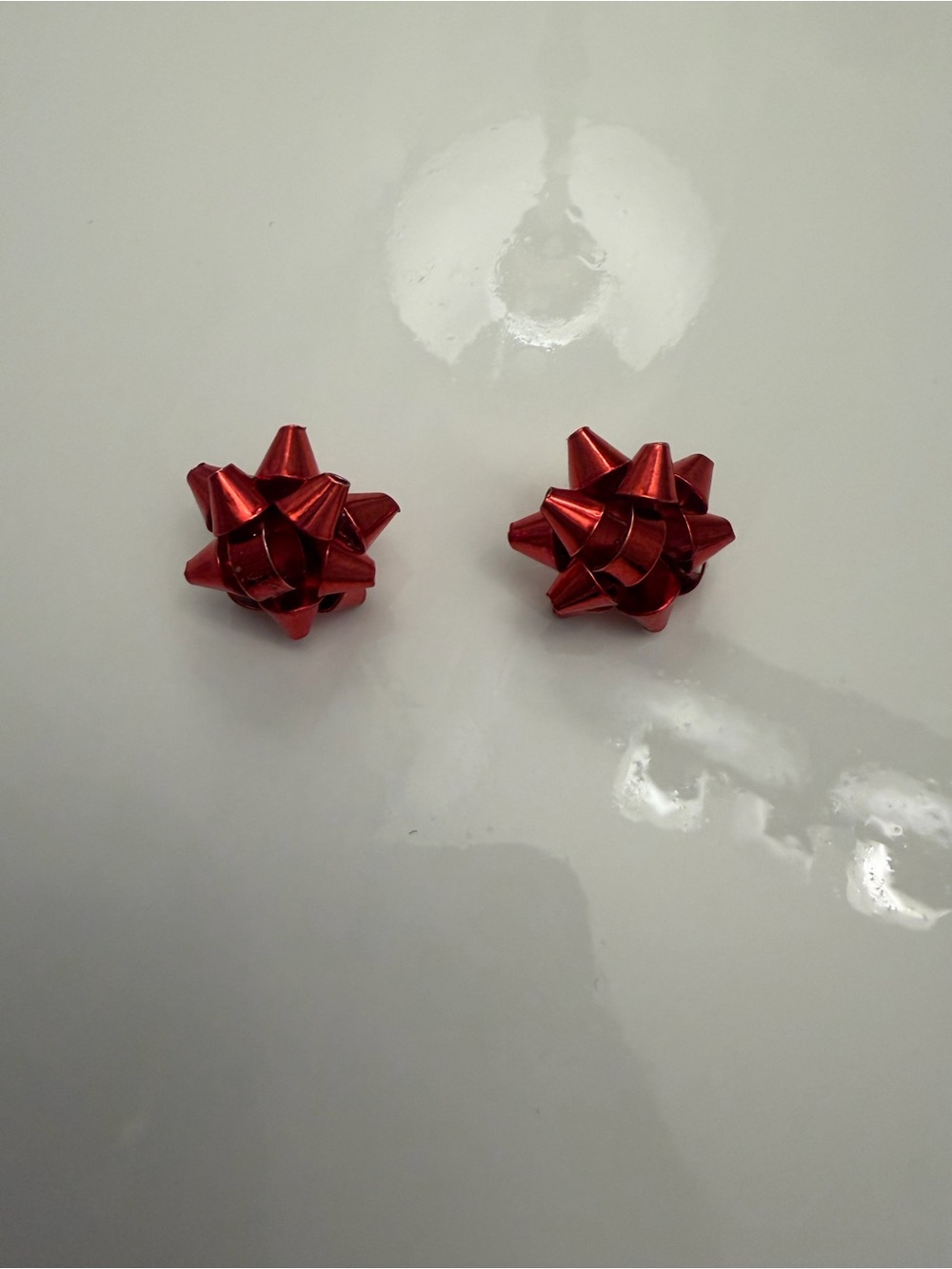 Holiday Christmas Red Metallic Gift Bow earrings - Fun and festive, EUC